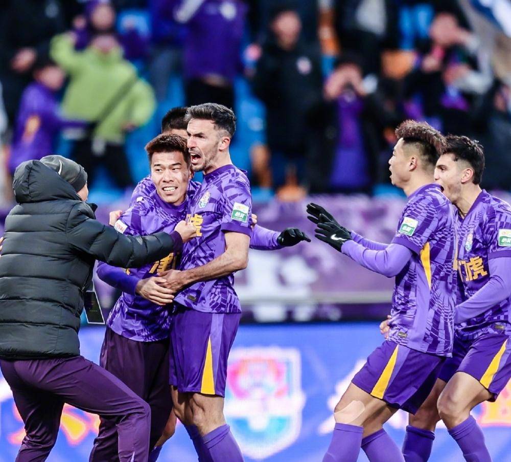 他在球场上 他在球场上